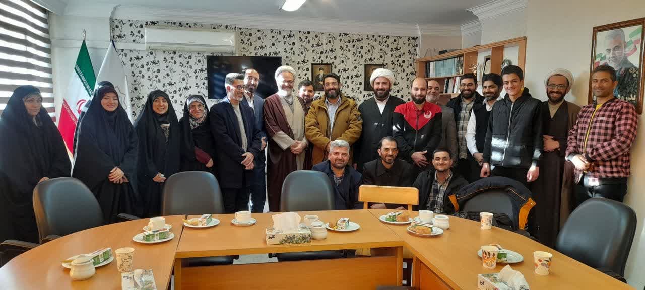 روايتي از نشست هم انديشي گروههاي سرود کانون هاي فرهنگي هنري مساجد خراسان رضوي با حضور ابوذر روحي سازنده سرود سلام فرمانده