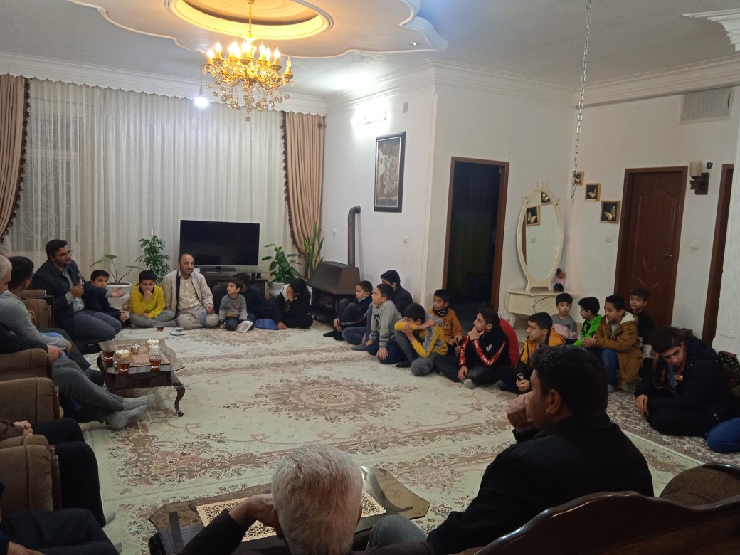 برگزاري دورهمي بچه‌هاي مسجد به ميزباني کانون «مدافعان حرم» خليل‌آباد