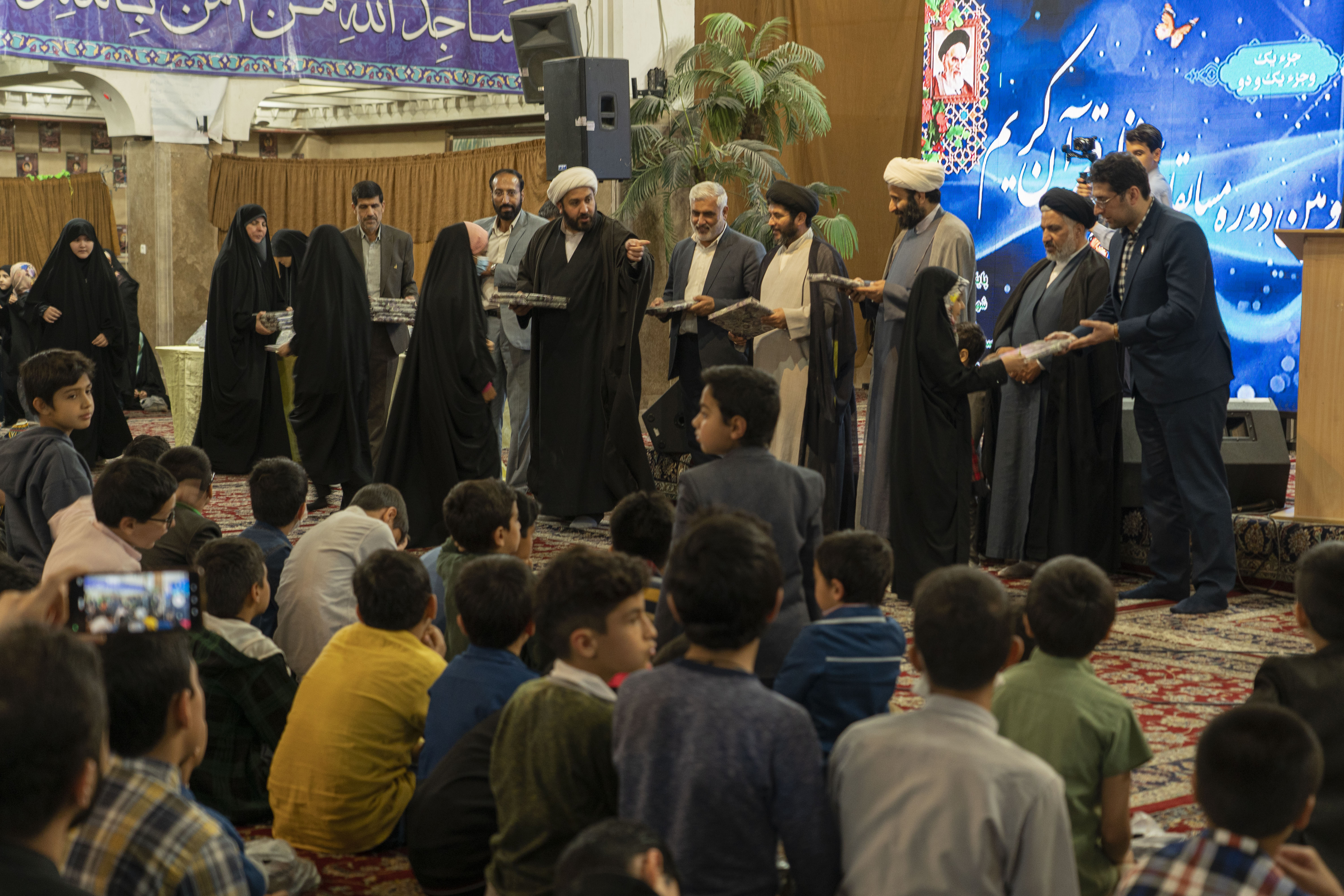 مسابقات حفظ قرآن برهان برگزيدگان خود را شناخت/هزار نوجوان در بخش حفظ جزء يک و دو شرکت داشتند